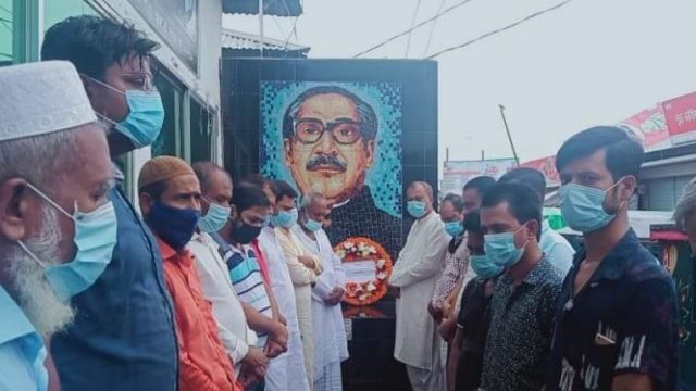 বরিশাল বানারীপাড়া পৌর আওয়ামীলী’র বঙ্গবন্ধুর প্রতিকৃতিতে ফুলেল শ্রদ্ধা নিবেদন