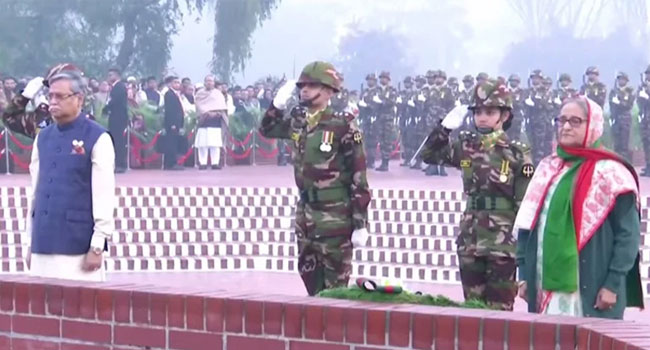 স্বাধীনতা দিবসে বীর শহীদদের প্রতি রাষ্ট্রপতি-প্রধানমন্ত্রীর শ্রদ্ধা নিবেদন
