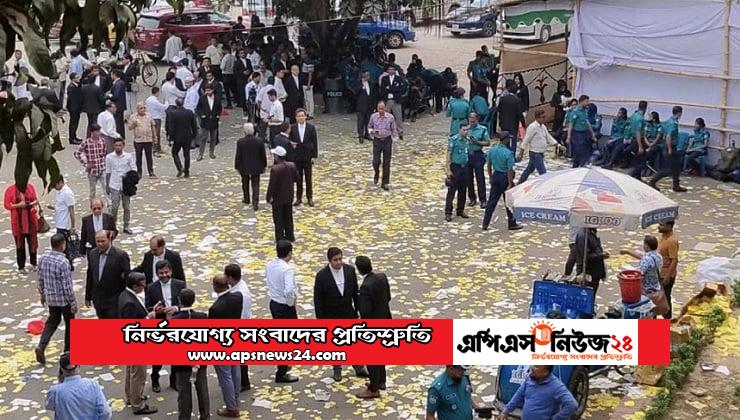 সুপ্রিম কোর্টে মারামারি আইনজীবী পিটিয়ে বরখাস্ত ৩ সহকারী অ্যাটর্নি জেনারেল